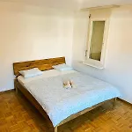 Large Flats, Hwa - Self Checkin Apartment