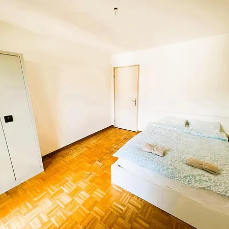 Large Flats, Hwa - Self Checkin * Zurich