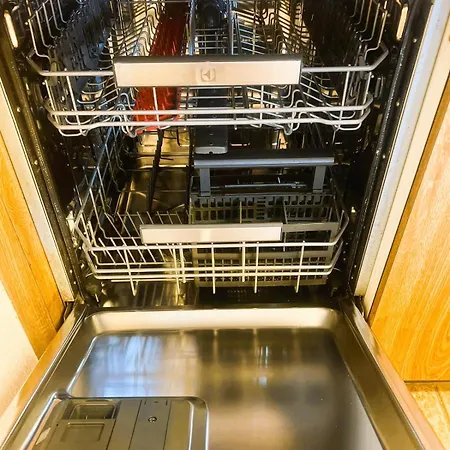 Large Flats, Hwa - Self Checkin