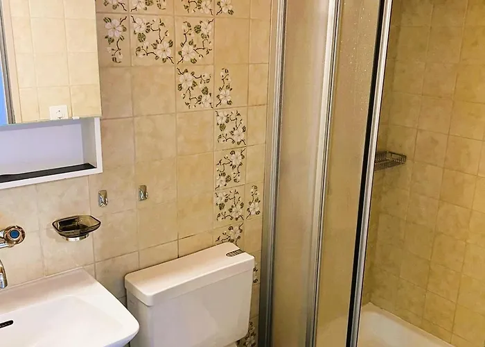 Large Flats, Hwa - Self Checkin Apartment