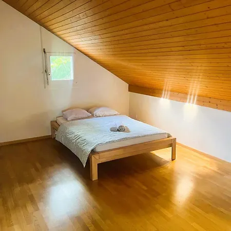 Apartment With View And Balcony In The Center Of Hwa Zürich