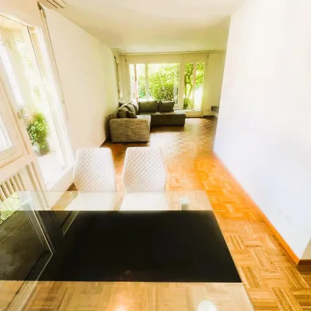 With View And Balcony In The Center Of Hwa Apartment *